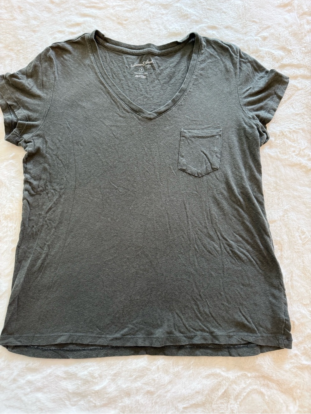 Universal Thread Olive V-Neck Pocket Tee - Short Sleeve